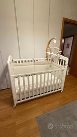 Lettino per bambini in legno con materasso