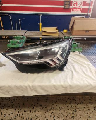 Faro sx Audi Q3 2018/2024 codice 83A941033