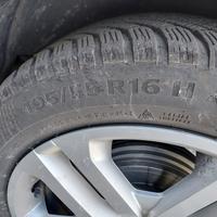 N. 4 gomme Renault Clio con cerchi e copricerchi