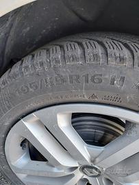 4 gomme Renault Clio + cerchi e copricerchi