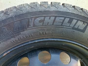 4 Gomme invernali, cerchi e valvole