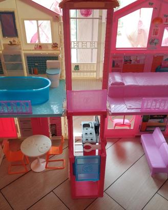 Casa di barbie Malibu con casetta di Chelsea 