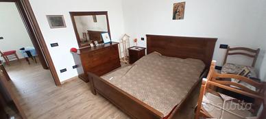 camera matrimoniale in legno massiccio