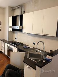 Cucina completa di elettrodomestici