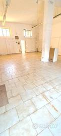 Attività / Licenza di 100 m² con 1 locale a Somma 