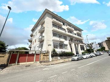 3 LOCALI A NAPOLI