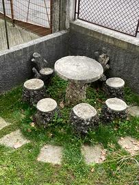 Tavolo con 7 sedie in pietra