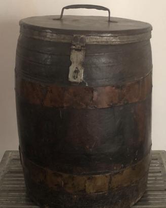 PICCOLA BOTTE CONTENITORE IN LEGNO E METALLO