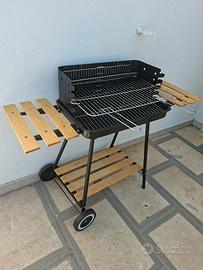 Barbecue con ruote e rupiani.