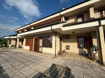 VILLA A SCHIERA A BRUINO