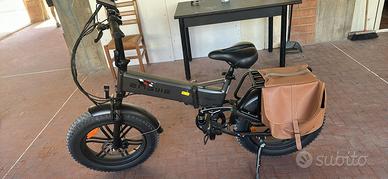 Bicicletta elettrica nuova due messi di vita