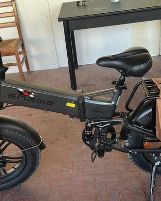Bicicletta elettrica nuova due messi di vita