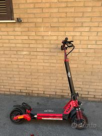 Monopatino RCB
