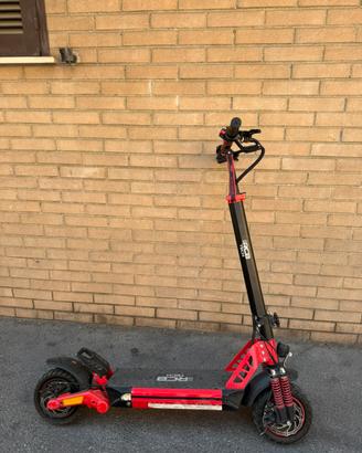 Monopatino RCB