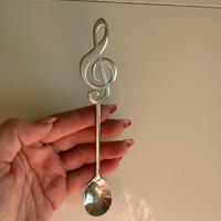 Cucchiaino a chiave di violino