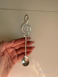 Cucchiaino a chiave di violino