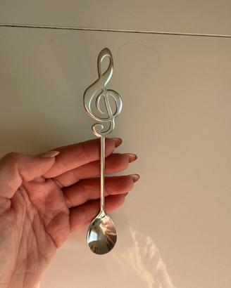 Cucchiaino a chiave di violino