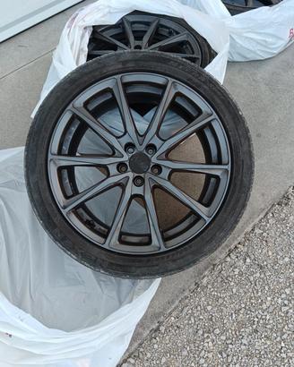 Cerchi da 18'' con gomme estive 225/45