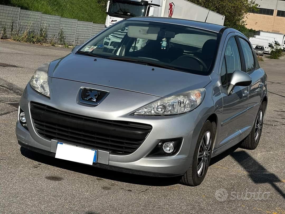 File:Peugeot 207 Facelift front 20100402.jpg - Wikimedia Commons