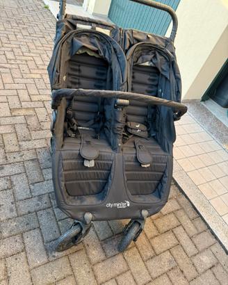 Passeggino gemellare doppio