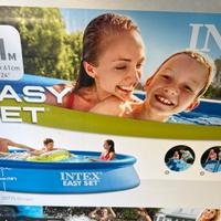 Piscina con filtri e pompa