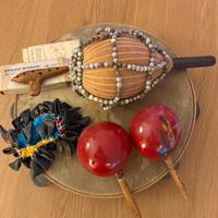 gruppo di strumenti musicali per festicciole