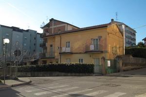 Via Ancona fabbricato indipendente mq. 170 netti