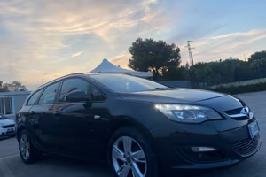 Opel Astra 1.7 CDTI 110CV Sports Tourer Cosmo2014