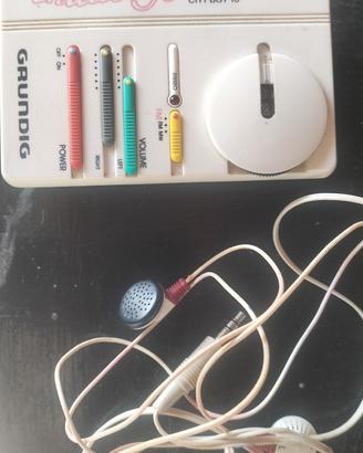radio portatile Grundy con cuffie originali