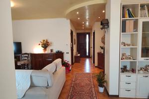 Porzione di schiera con 3 camere e taverna