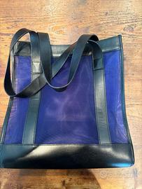 Gucci borsa blu trasparente.