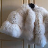 Mantella in pelliccia bianca