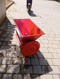 Macchina pigia uva manuale