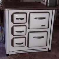 Cucina economica stufa a legna con scalda acqua