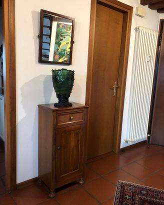 Specchio con cornice in legno