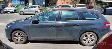 Auto Family Station wagon 