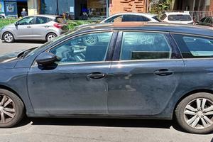 Auto Family Station wagon 