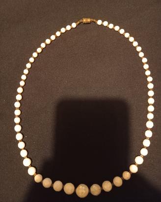 Collana vintage di perle bianche sfaccettate 