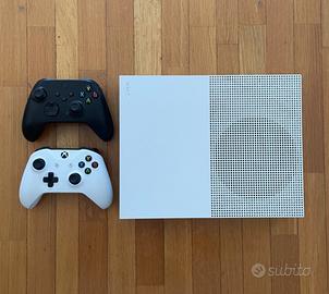 Xbox One S + 2 Controller + Accessori (a parte)