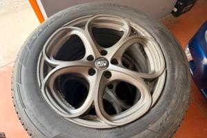 Cerchi in lega Alfa Stelvio pneumatici 235/60/18