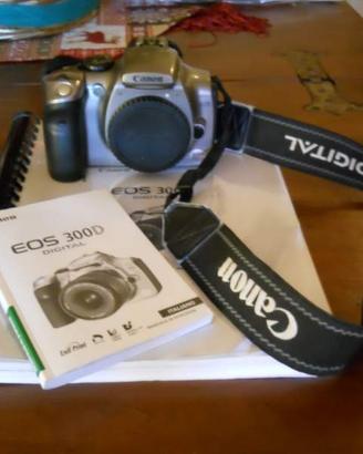 Reflex digitale Canon Eos 300D con obiettivo Canon