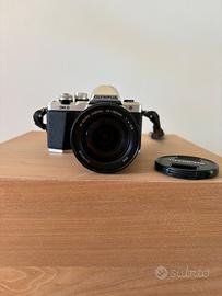 Macchina fotografica Olympus OM-D EM10 mark II