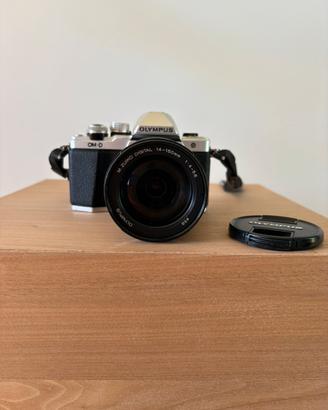 Macchina fotografica Olympus OM-D EM10 mark II