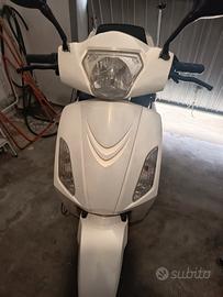 moto è scooter 
