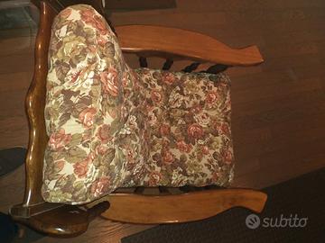 Sedia a dondolo in legno