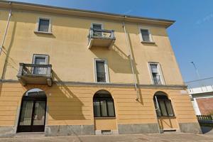 Ampio e luminoso locale