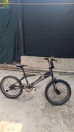 Bicicletta BMX 