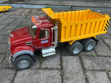 Camion Bruder Mack