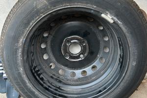 Pneumatico estivo Bridgestone con cerchione