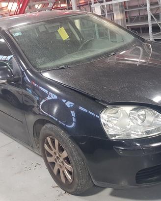 Volkswagen Golf 5 2.0 TDi anno 2005 X ricambi